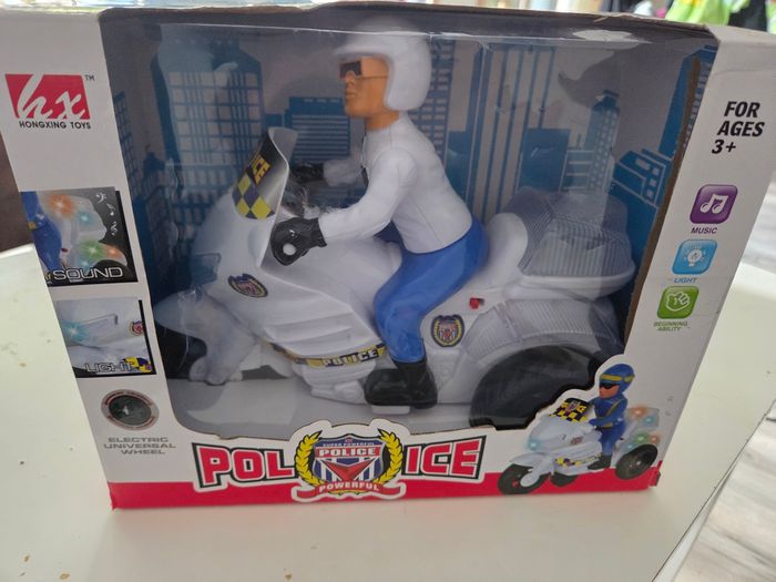 Moto police avec gyrophare et sirène