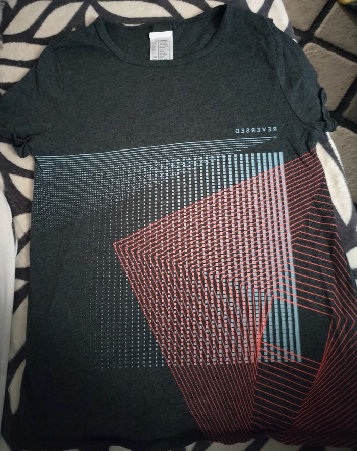 Tee-shirt gris avec motifs "Décathlon 10/11 ans neuf