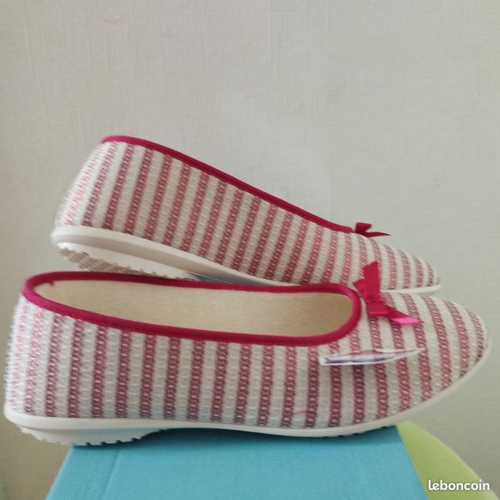 Chaussons femme Neuf Pointure 40 - photo numéro 3