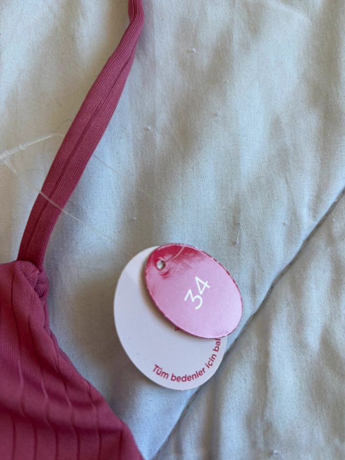 Haut de bikini maillot de bain rose foncé bordeaux penti taille XS/34 neuf - photo numéro 3