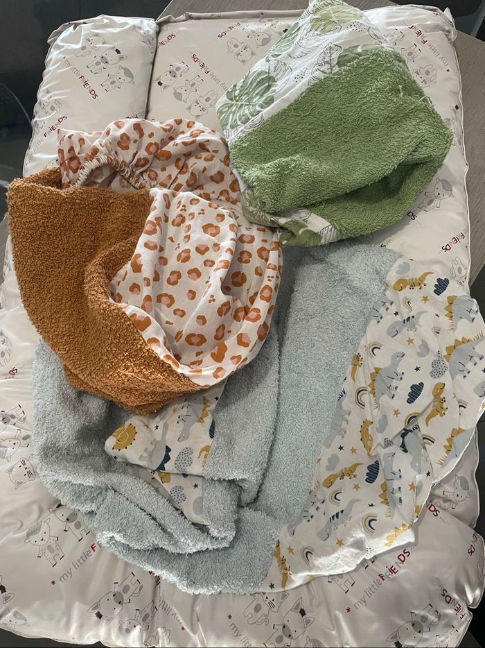 Table à langer et matelas plus drap - photo numéro 5