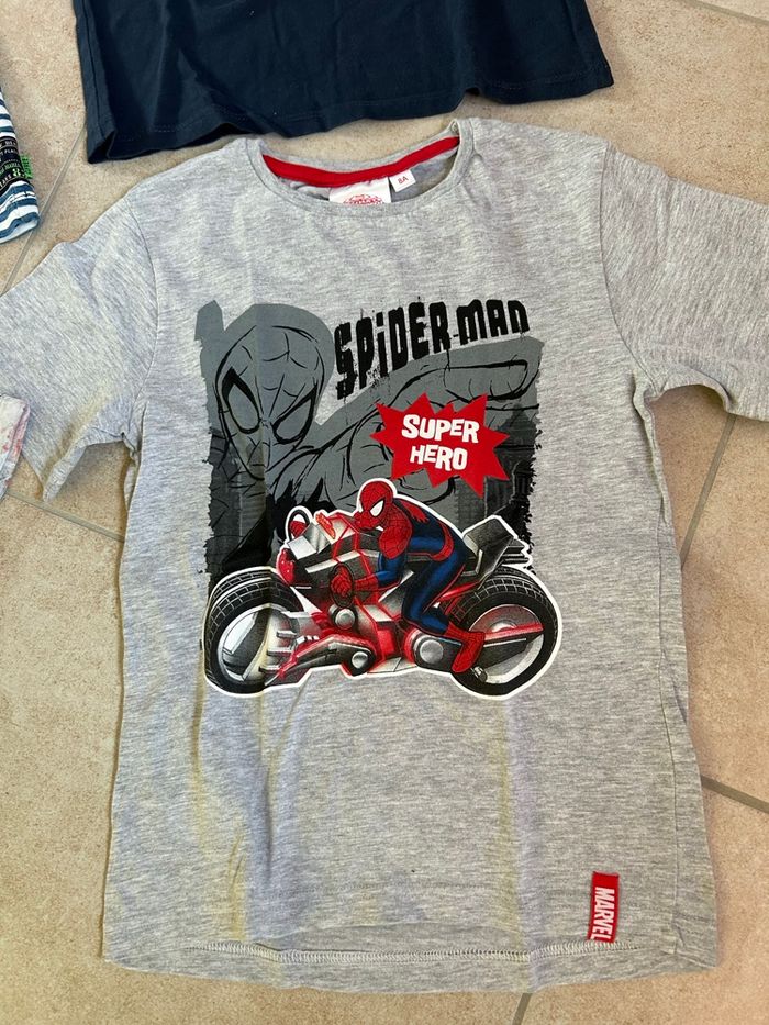 Lot 4 t shirts 8 ans Marvel - photo numéro 4