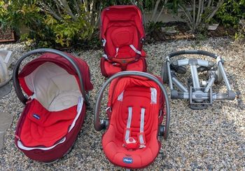 Poussette : ensemble Couffin + coque + poussette Chicco en bon état. 0 à 4 ans