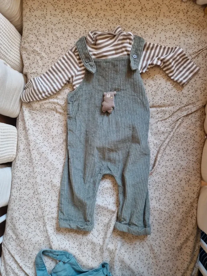 Ensemble salopette bodies 9 mois