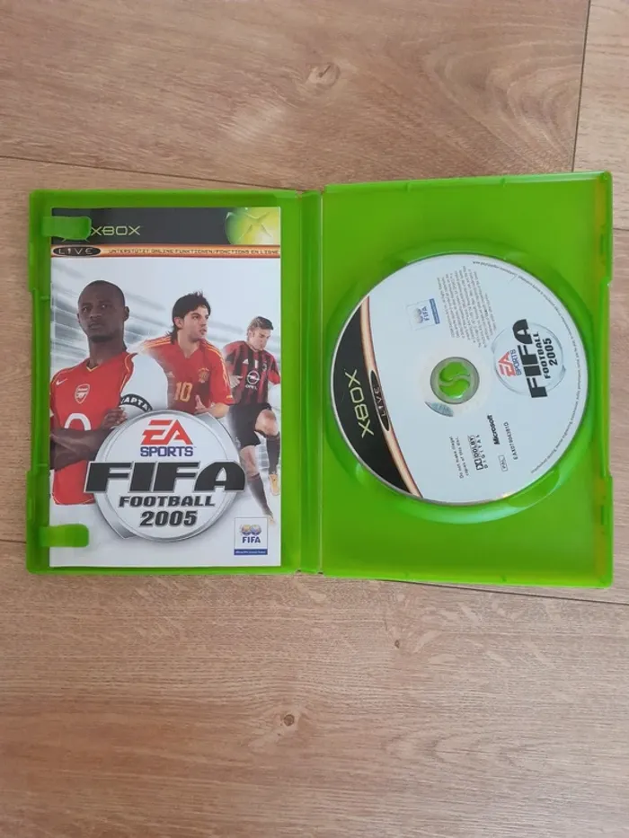 XBOX - Jeu vidéo Fifa footbal 2005 - photo numéro 2