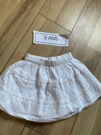 Jupe dentelle doublée