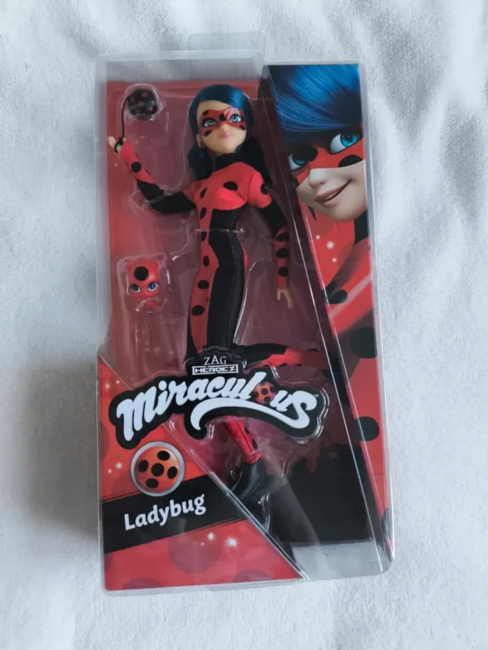 Figurine lady bug