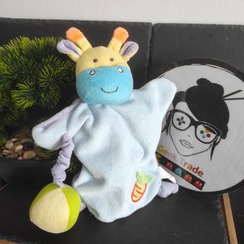 Doudou plat marionnette vache bleu jaune carotte balle Gifi Violet Vert Girafe