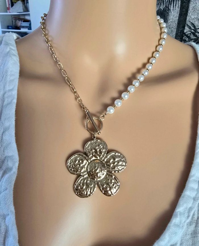 Collier fleur et perle - photo numéro 2