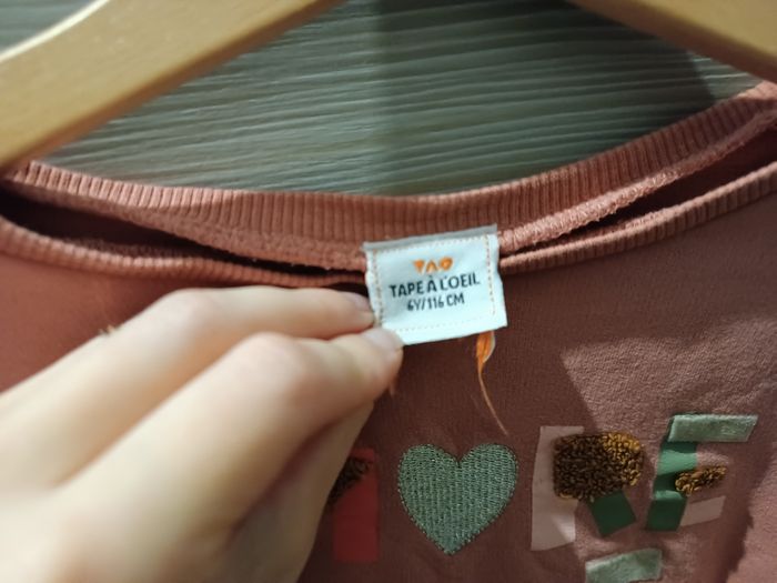 Pull avec inscriptions - photo numéro 2