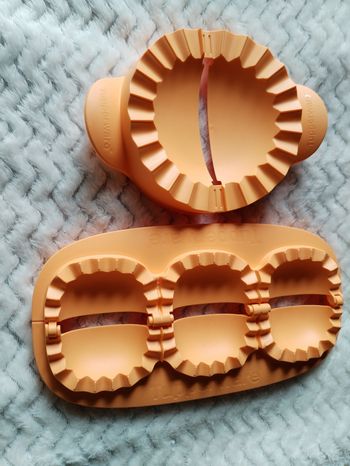 Lot de 2 moules à chaussons. TUPPERWARE