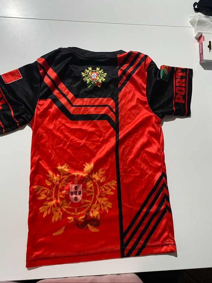 Maillot de foot noir et rouge Portugal taille 8 ans ( 130 )enfants - photo numéro 3