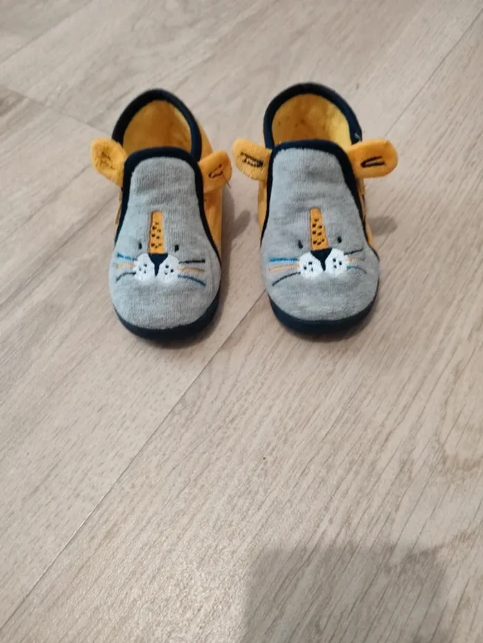 Pantoufles taille 23