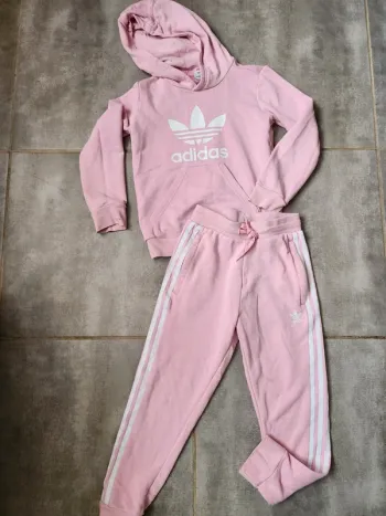 Ensemble jogging adidas taille 7/8 ans