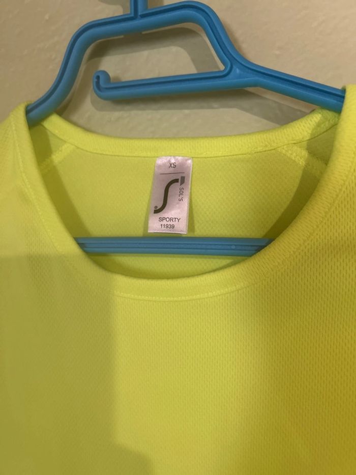Haut T-shirt  maillot de sport jaune fluo Sol’s 42 - photo numéro 2