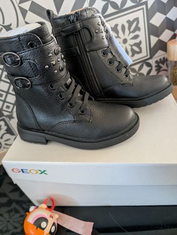Chaussures montantes fille. Taille 28. Neuf. Geox
