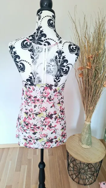 Joli top d été femme à fines bretelles taille L