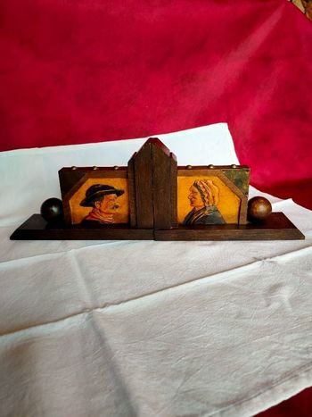 Serre-livres en bois