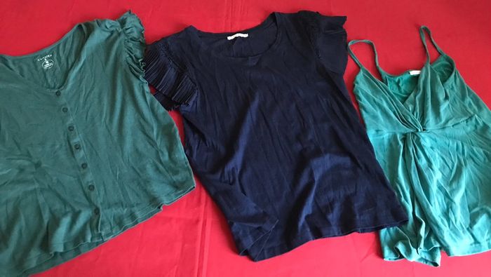 Lot de 3 hauts/t-shirts de marque Camaïeu en taille S et XS - photo numéro 18
