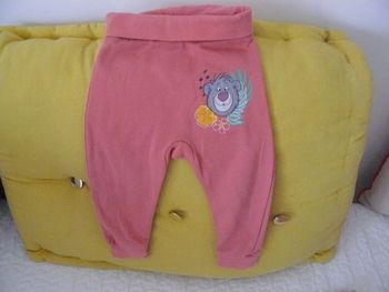 Pantalon Disney taille 6 à 12 mois 74/80 cm