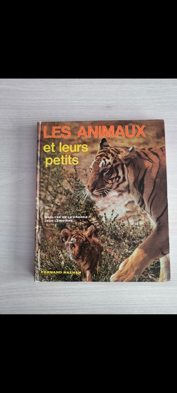 Livre les animaux et leurs petits