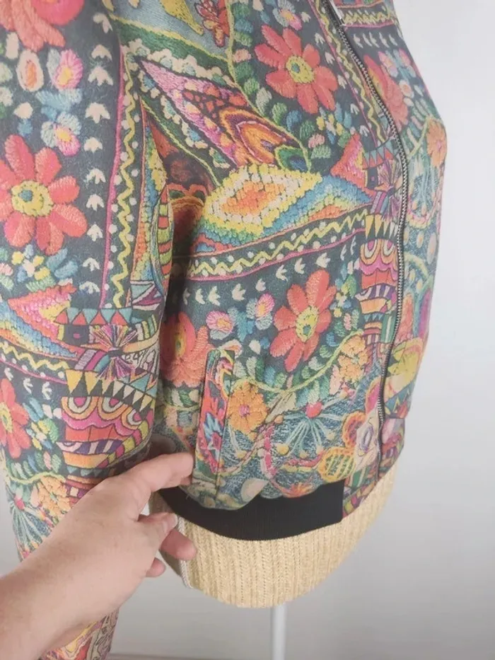 Bomber / veste manches longues suédine motifs fleuris multicolores taille S Madison - photo numéro 6