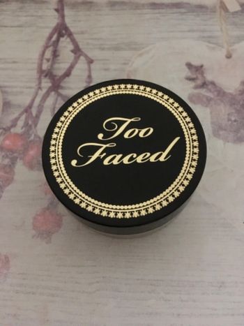 Poudre Born This Way translucide Too Faced neuve