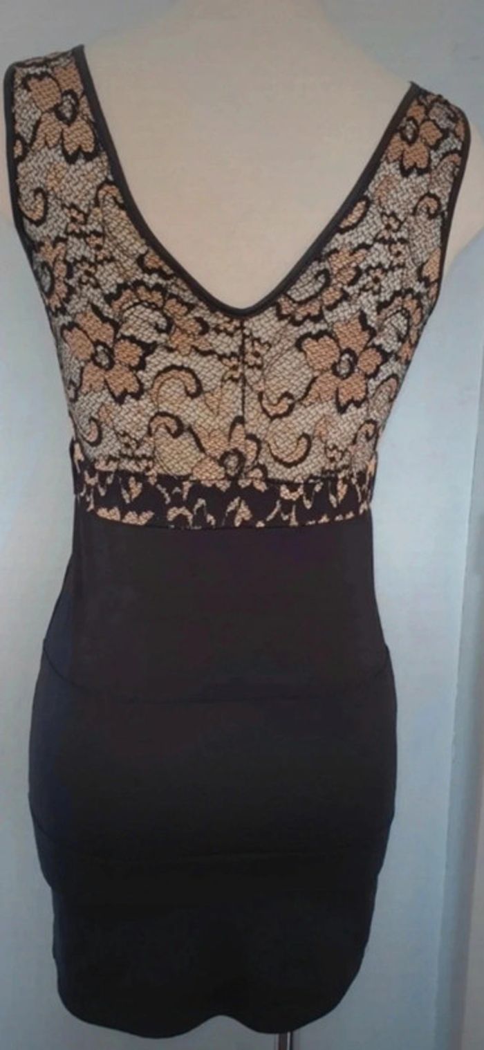 Robe dentelle noire et doré - photo numéro 5
