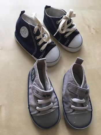Lot de deux paires de chaussures bébé
