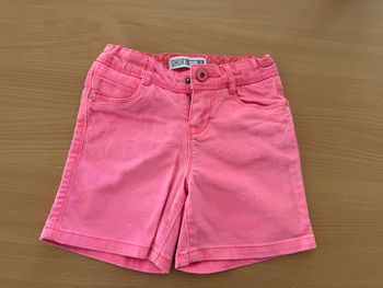 Short fille très bon état taille 7 ans 