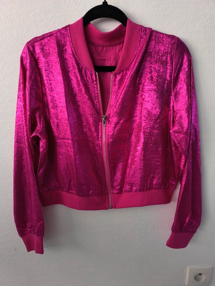 Veste légère , taille M , saison été , rose brillante, neuve , idée cadeau - photo numéro 2