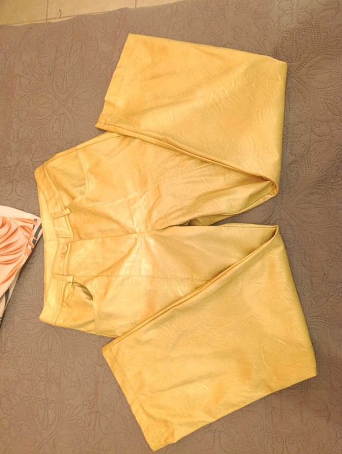 Pantalon Chantal B en simili– Taille M – Doré, idéal fêtes ! - photo numéro 4