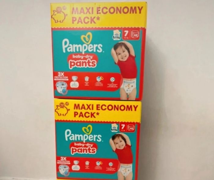 2 cartons de couches Pampers pants taille 7