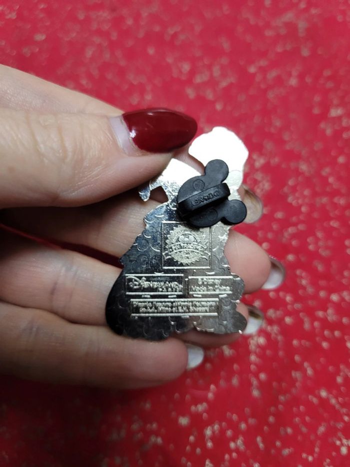 Pin's bourriquet sorcière disney halloween 2019 - photo numéro 2