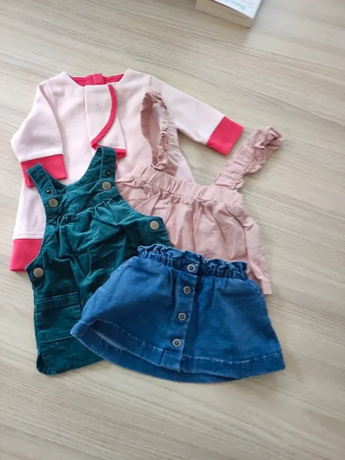 Lot 4 robes et jupes 3 mois