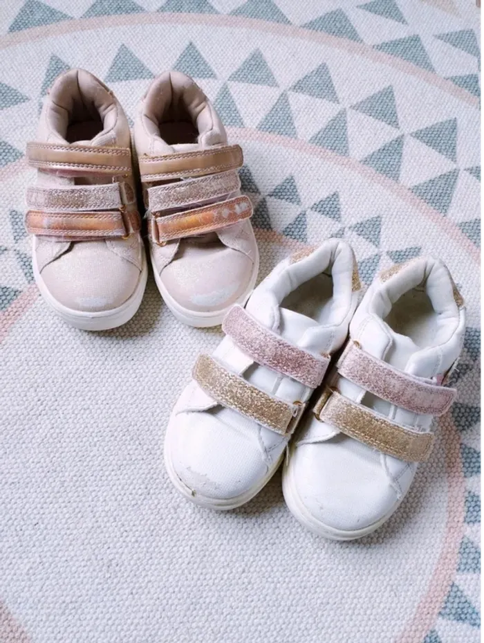Lot de 2 paires de baskets T26 Bon État