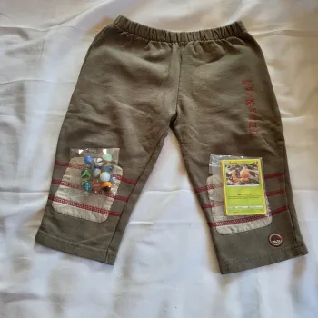 Pantalon 18 mois + Cartes Pokémon + Billes