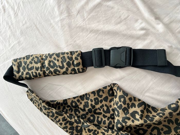 Porte bébé sur le côté - photo numéro 2