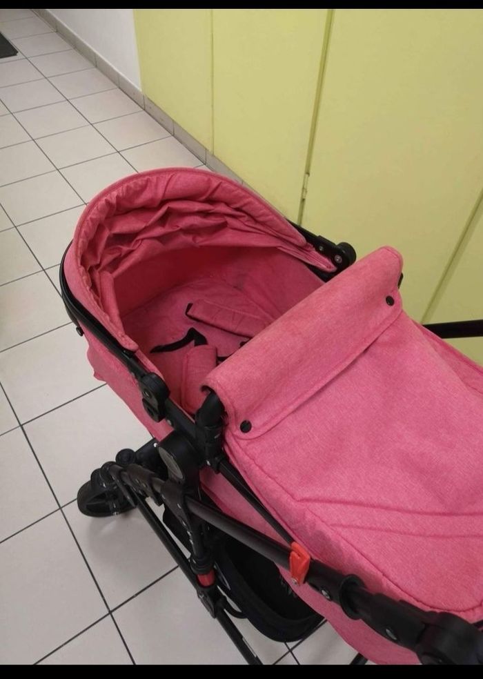 Poussette rose sans cosy