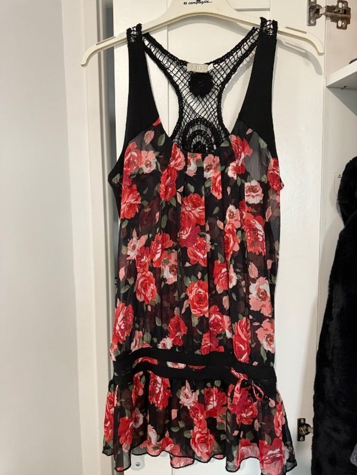 Top Jacqueline Riu taille 38 fleurs et dentelle , noir