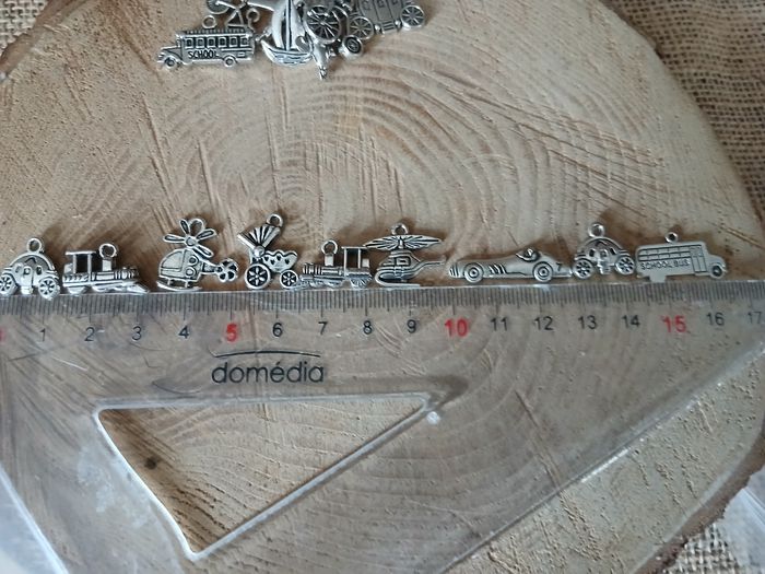 Lot de 17 breloques pendentifs véhicules avion voiture montgolfière - photo numéro 7