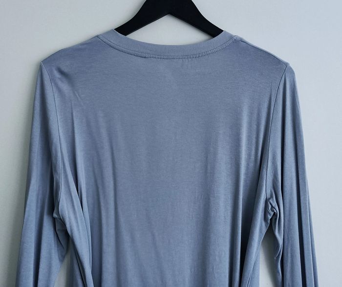 T shirt gris a volants blancs. Jacqueline Riu. Taille 40 / 42 - photo numéro 3