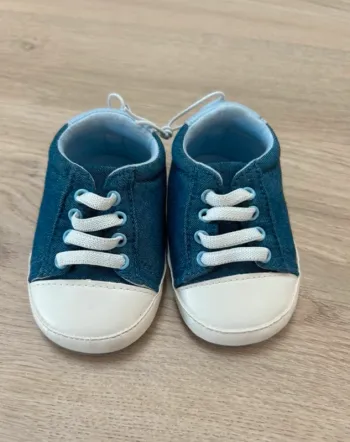 Chaussures bébé taille 1/6 mois neuf