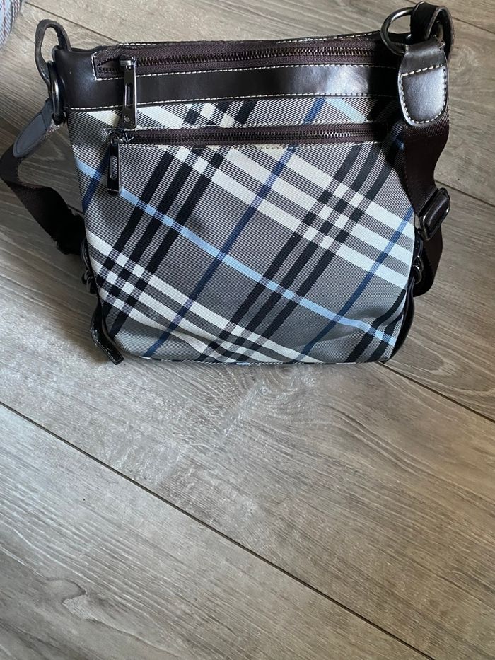 Burberry - photo numéro 3