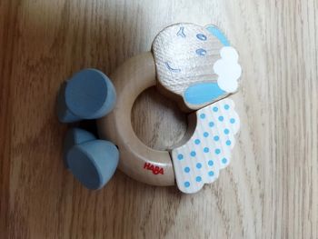 Hochet HABA petit mouton pour bébé de 6 mois