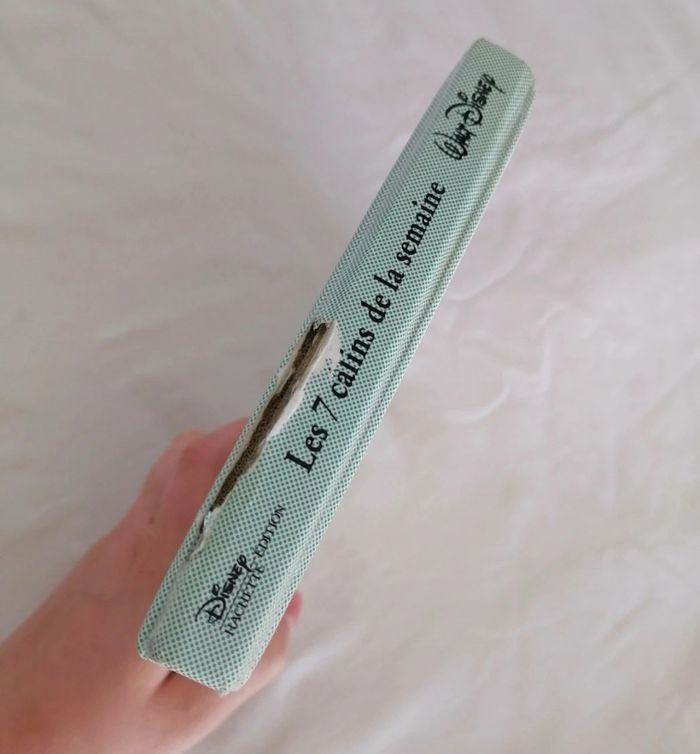 Livre les 7 câlins de la semaine disney - photo numéro 4