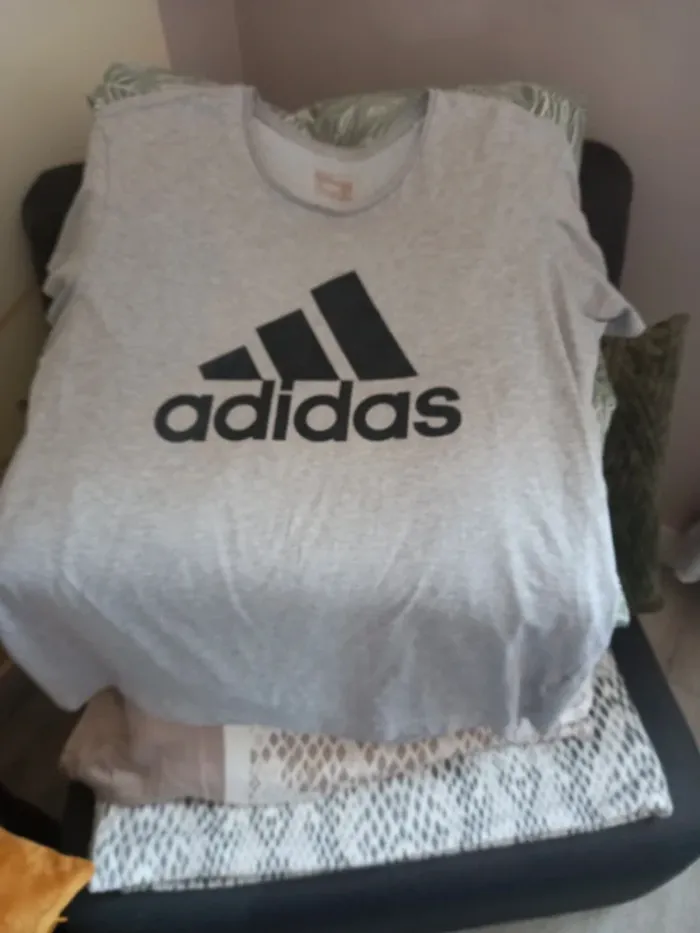 T-shirt adidas