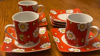 Lot 3 tasses et 6 soucoupes assorties