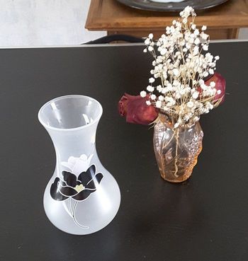 Vase en opaline - décor fleur