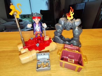 Playmobil pirates , très bon état